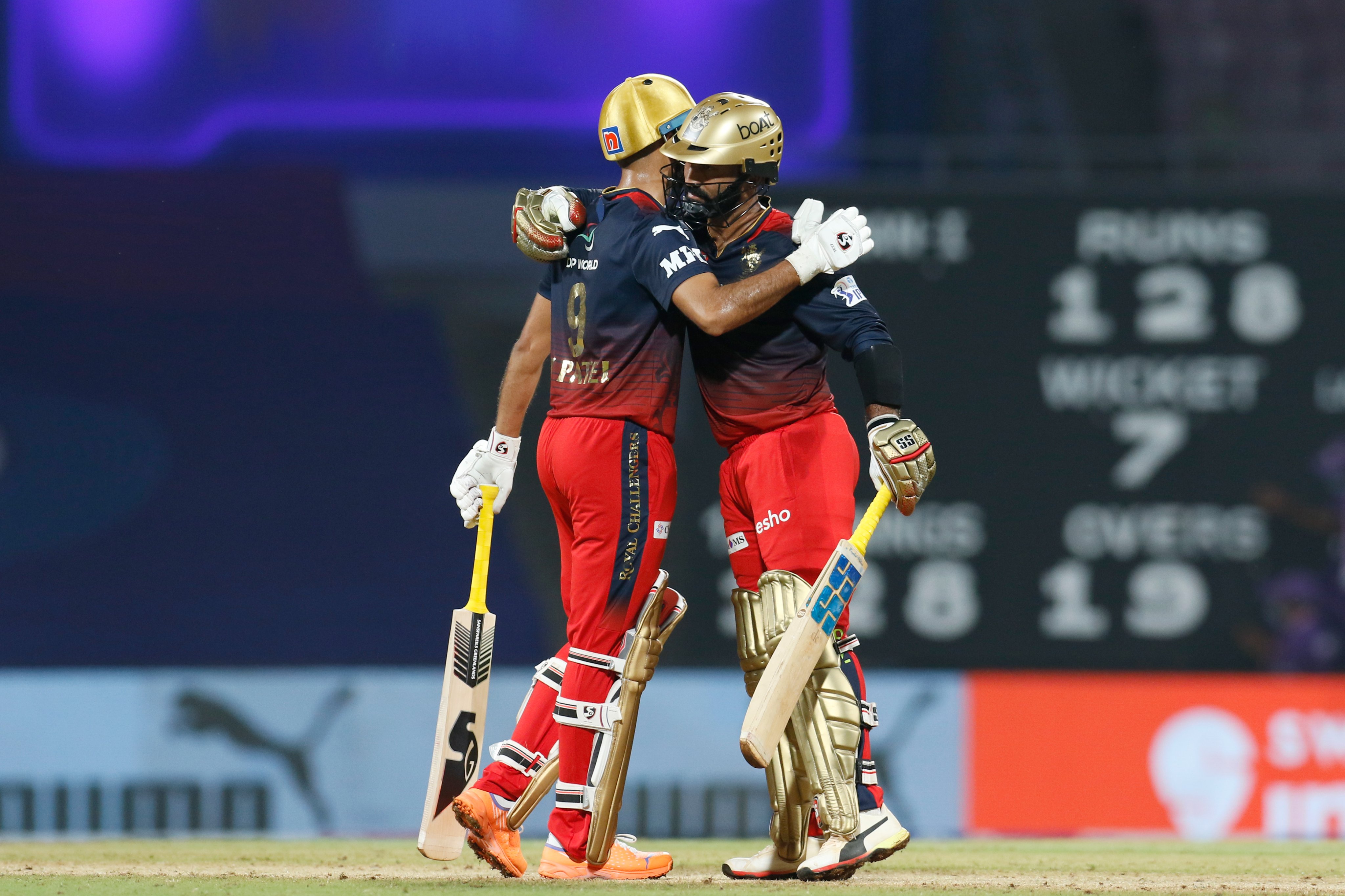 IPL 2022, RCB vs KKR | Twitter reacts to KKR missing run out with both batsmen at one end