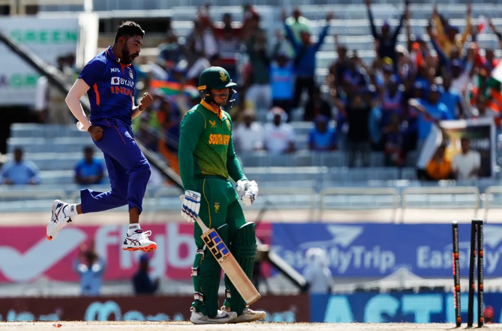 Quinton de Kock was dismissed on five runs in the second ODI