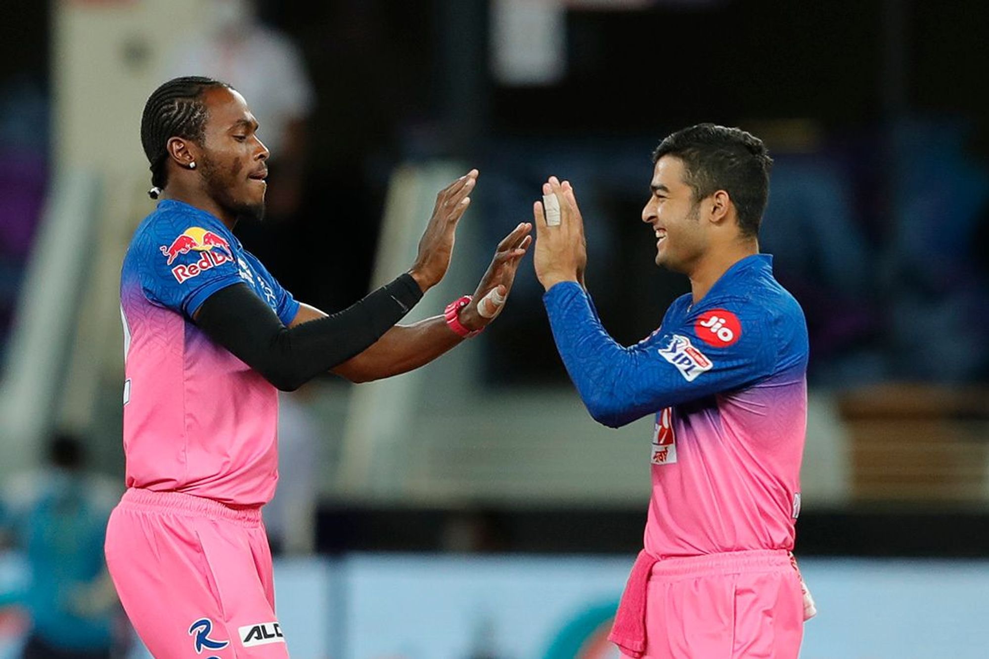 Jofra Archer celebrating Prithvi Shaw's wicket with teammate Riyan Parag
