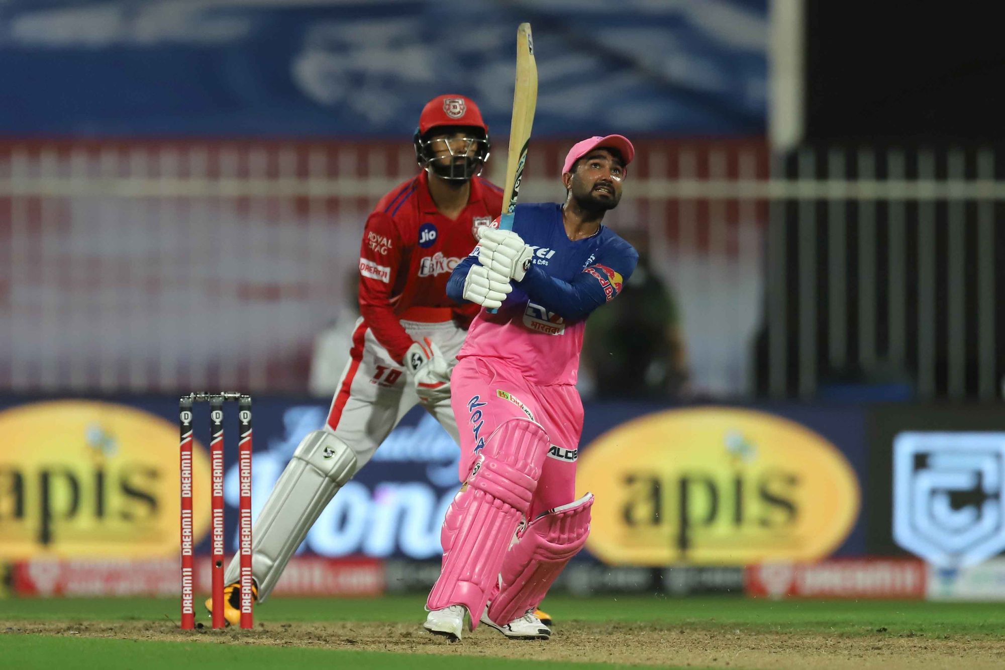 Twitter reacts to Rahul Tewatia's 'special' twist to help Rajasthan chase IPL record total