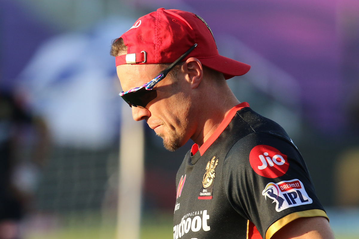 VIDEO | AB de Villiers’ 'massive' six forces Sharjah traffic to slow down