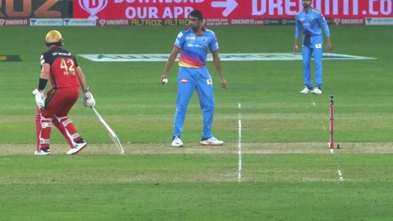 Ashwin trying to scare Finch for a possible mankad