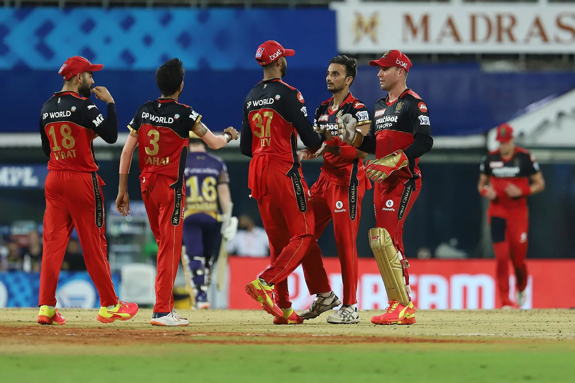 Siraj-Chahal recreating a classic Ajmal-Malik drop