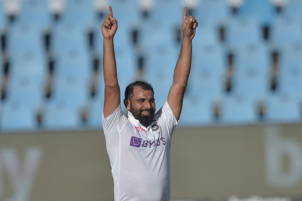 Mohammed Shami bowls a peach to dismiss Dimuth Karunaratne