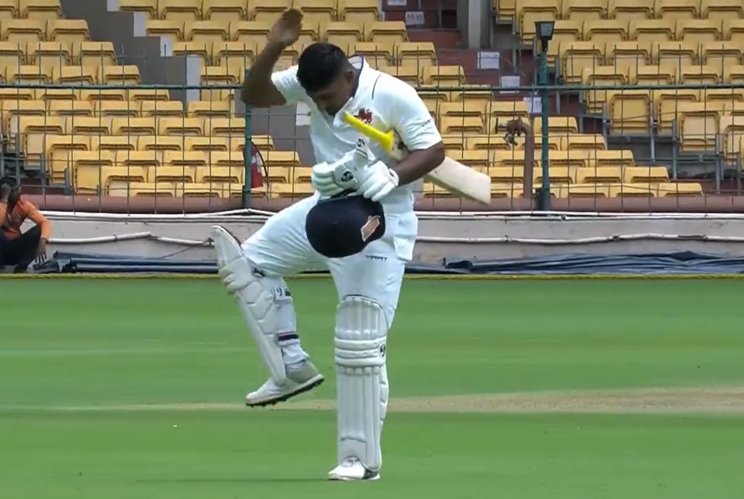 Sarfaraz Khan does Sidhu Moose Wala signature step after hitting hundred in Ranji Trophy 2021/22 final.