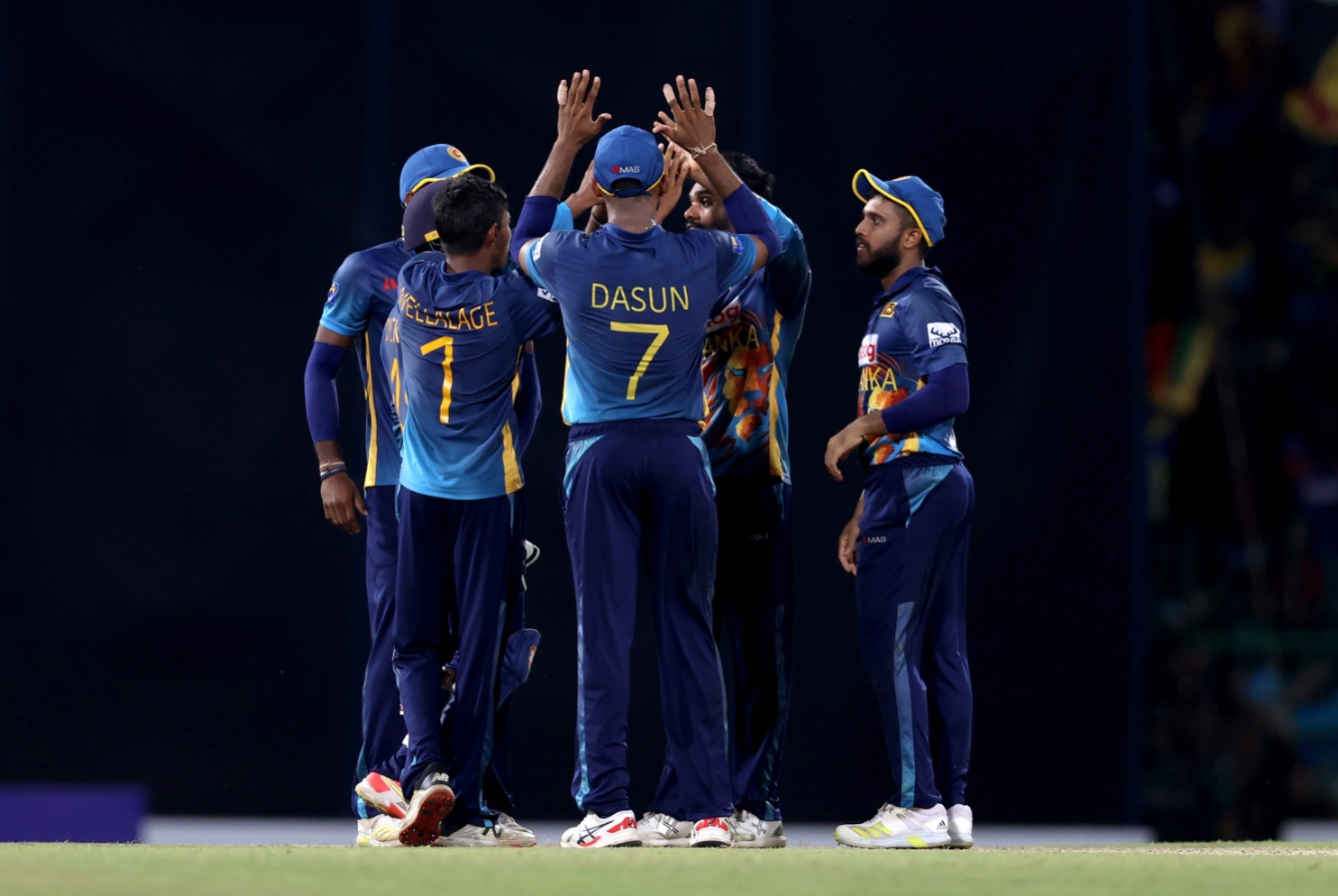 Sri Lanka beat Australia in 4th ODI.