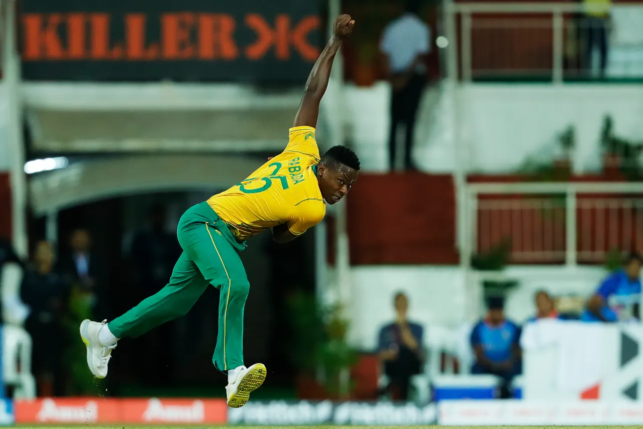 Rabada tries to talk umpire into changing his decision