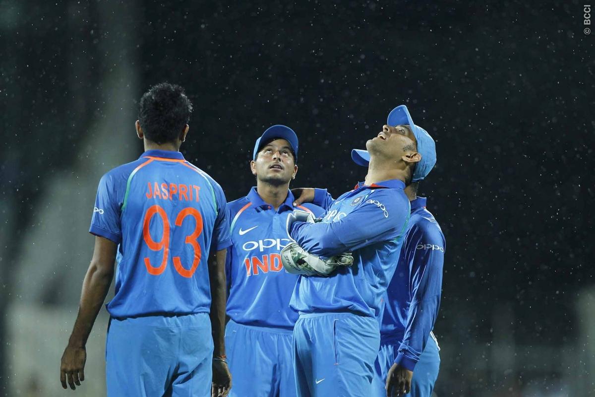 VIDEO | MS Dhoni runs two Australian batsmen out on ONE ball