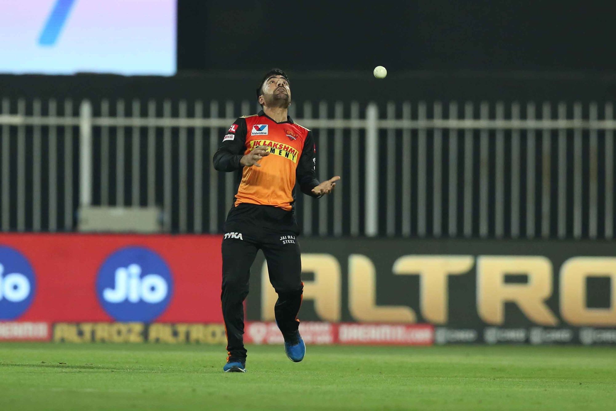 Twitter reacts to Pollard's 'umpire's call' decision adding salt to Rashid Khan's wounds after dropping sitter