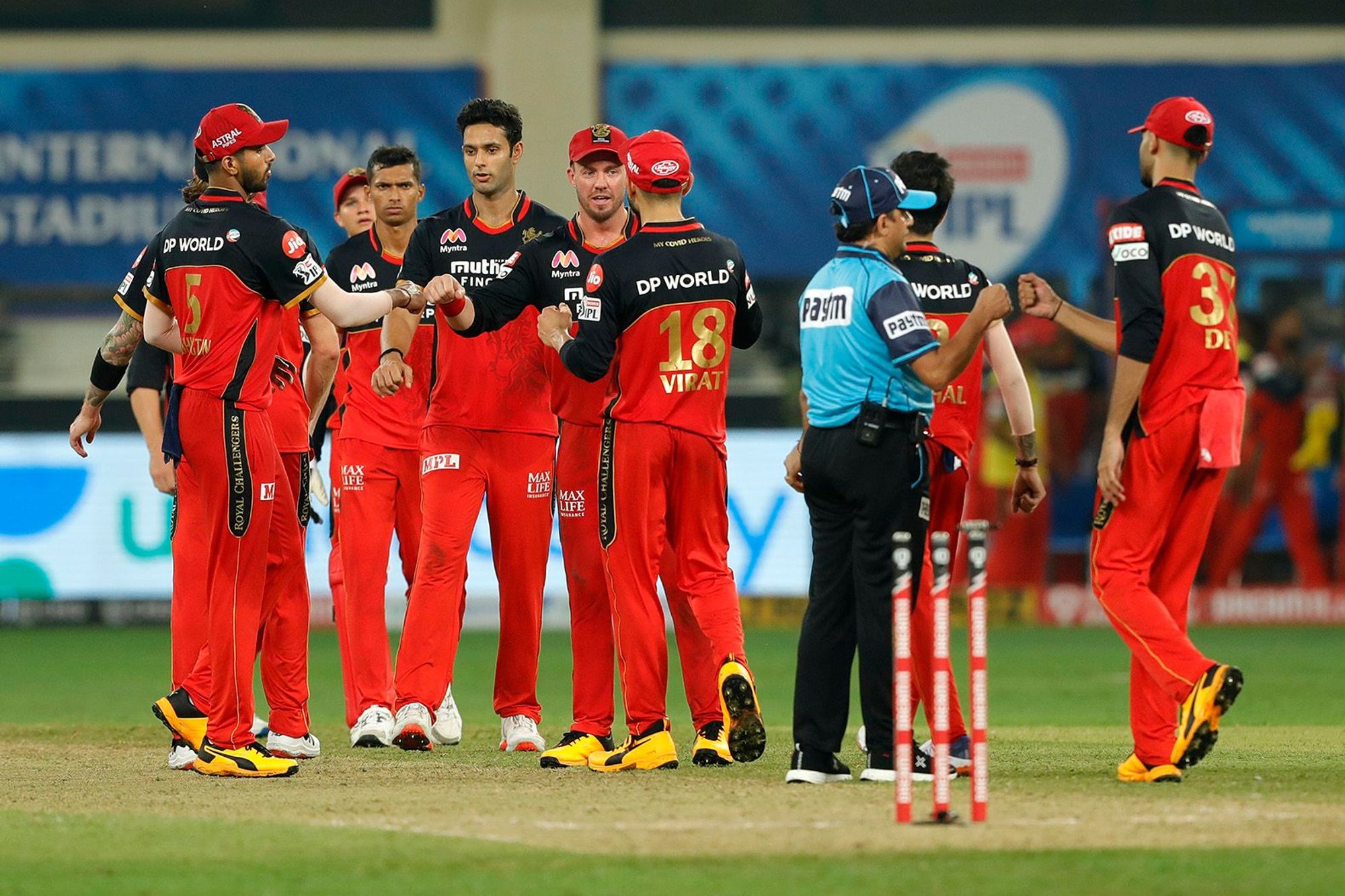 Twitter reacts to Priyam Garg’s bizarre scoop as youngster headbutts ball onto the stumps