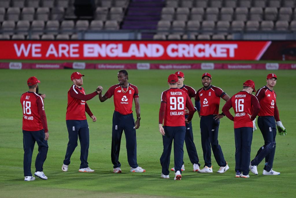 Jofra celebrating with his teammates