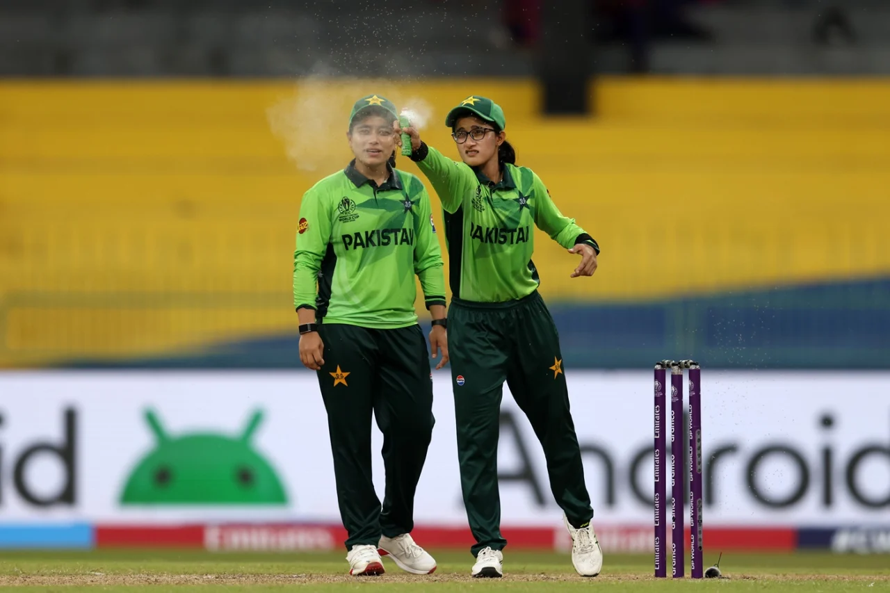 IND vs PAK | Twitter confused as umpires blatantly ignore latest run-out rules to leave Pakistan raging