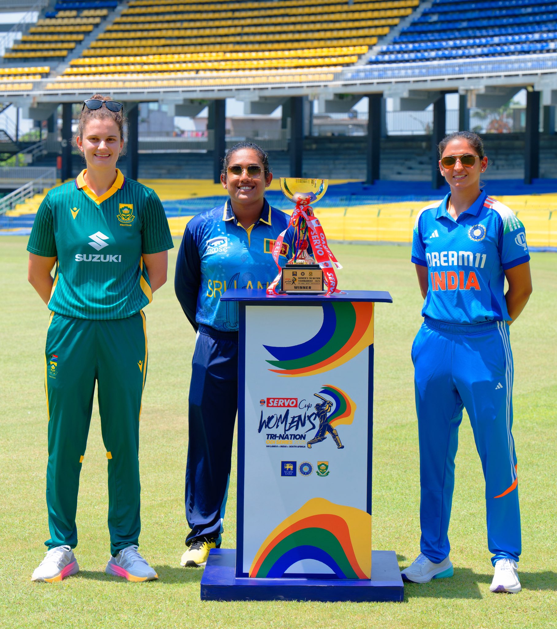 Laura Wolvaardt, Chamari Athapaththu and Harmanpreet Kaur with the Tri-Series ODI Cup 2025