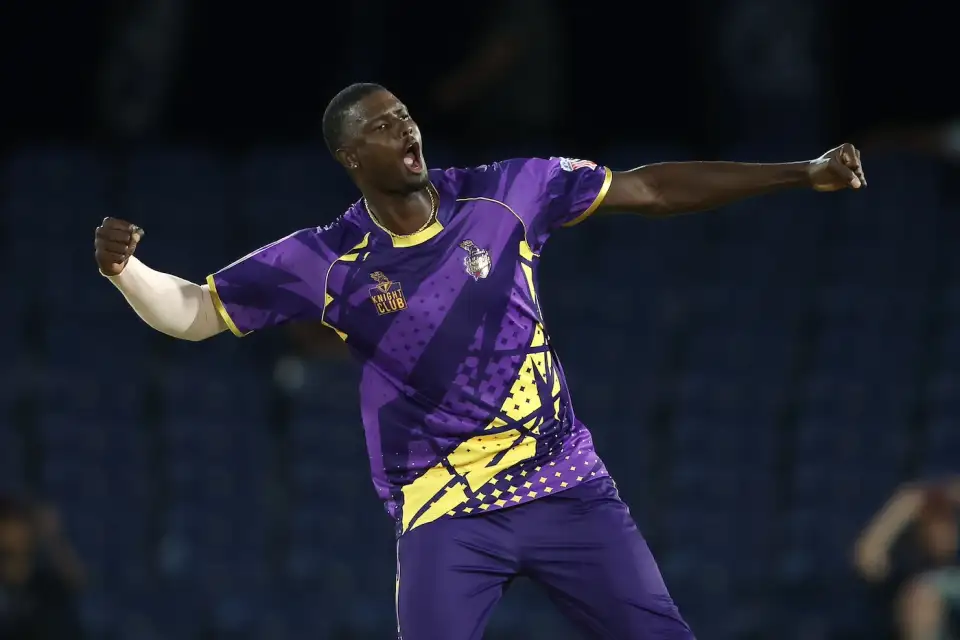 WATCH, MLC | Despairing Holder screams in appeal as bails remain glued to stumps despite impact 