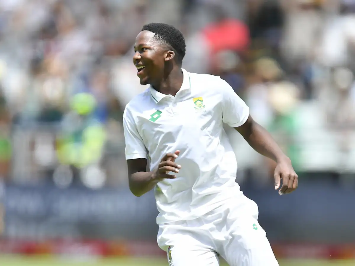 ZIM vs SA | Twitter relieved as Kaitano barely escapes beamer that slip from Maphaka's hands