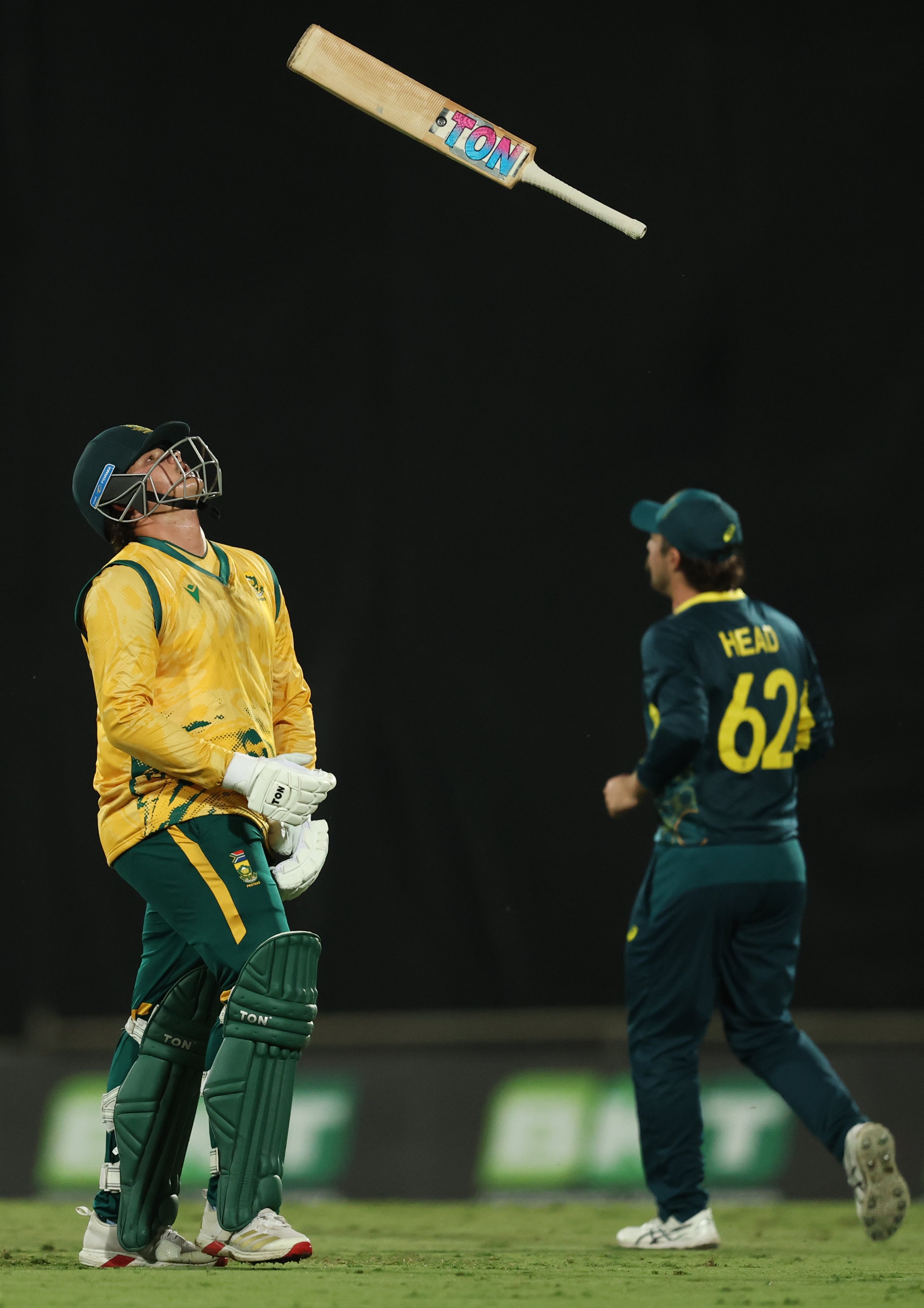 South Africa tour of Australia | Twitter in splits as ball plays hide and seek with Pretorius before costing him wicket