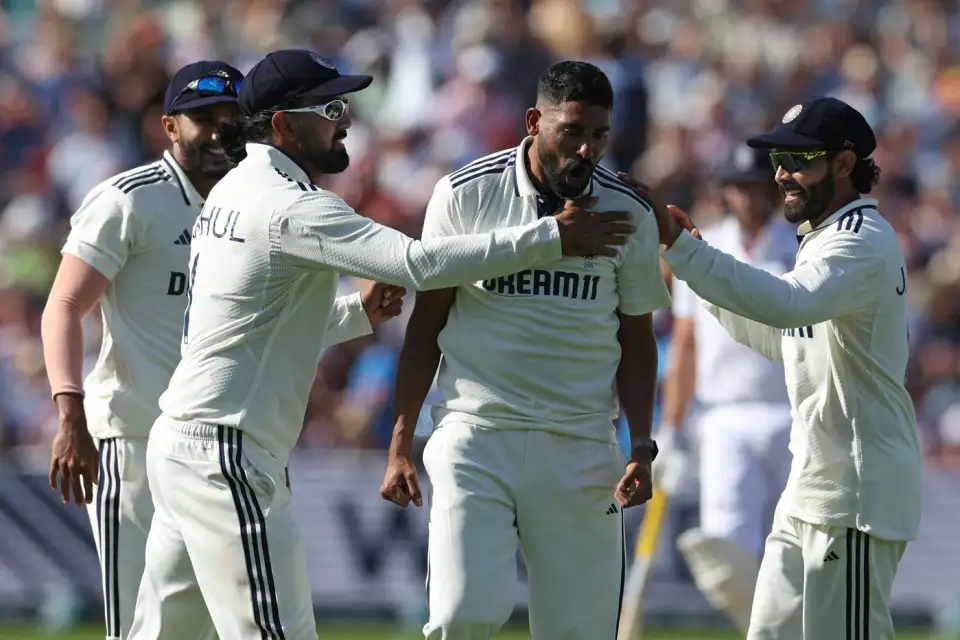 ENG vs IND | Twitter in awe as Siraj bamboozles Root and Stokes to make them crawl back to pavilion