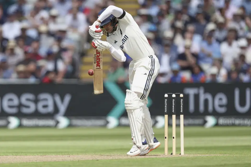 ENG vs IND | Twitter amused as Carse throws Gill off with mind games and nearly ends up with his wicket