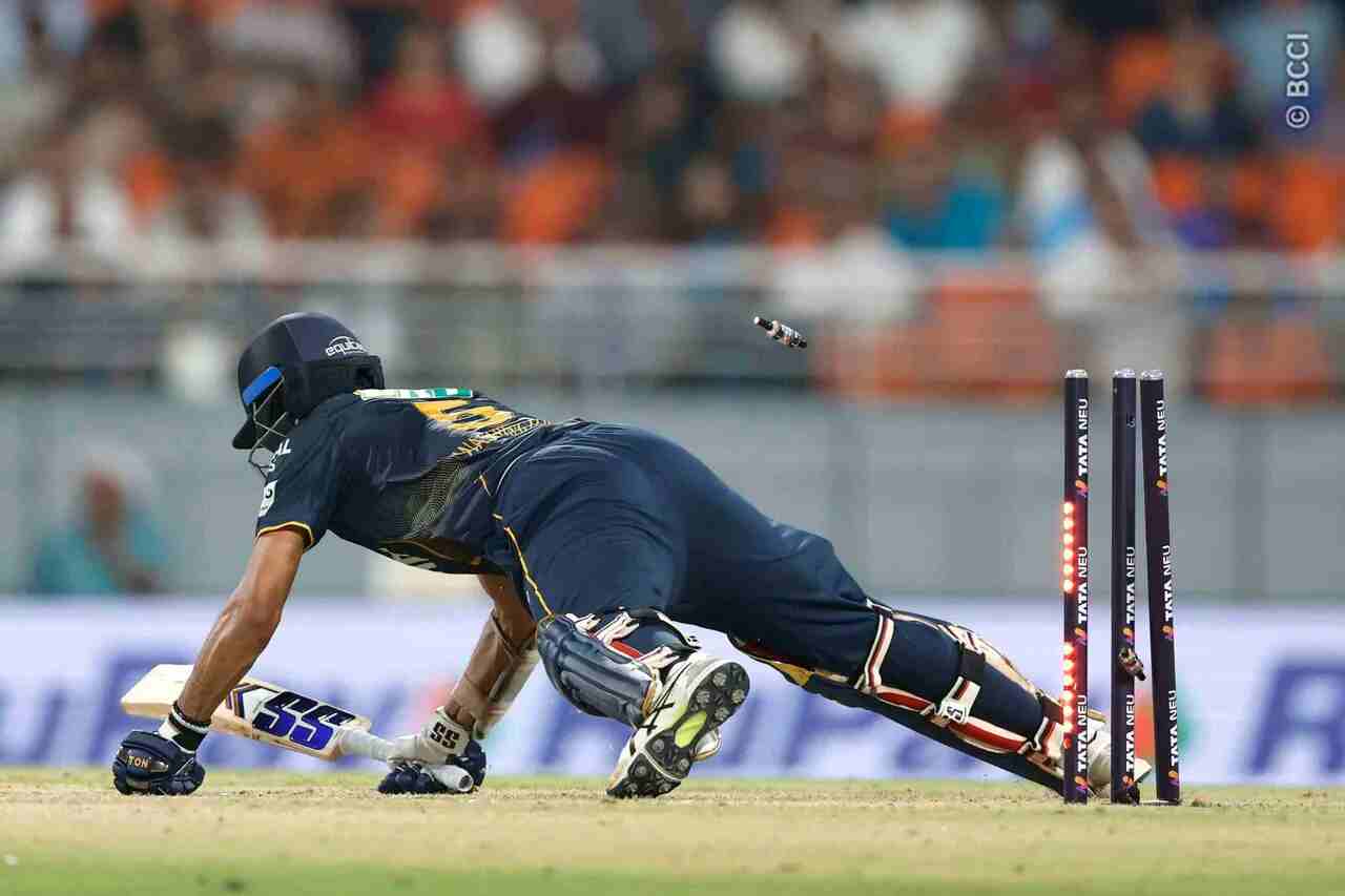 GT vs MI | Twitter in awe as Washington Sundar kneels in front of Jasprit Bumrah's beauty