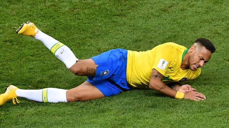 Ex-Referee Labels Neymar the Diving King Amid Ongoing Criticism
