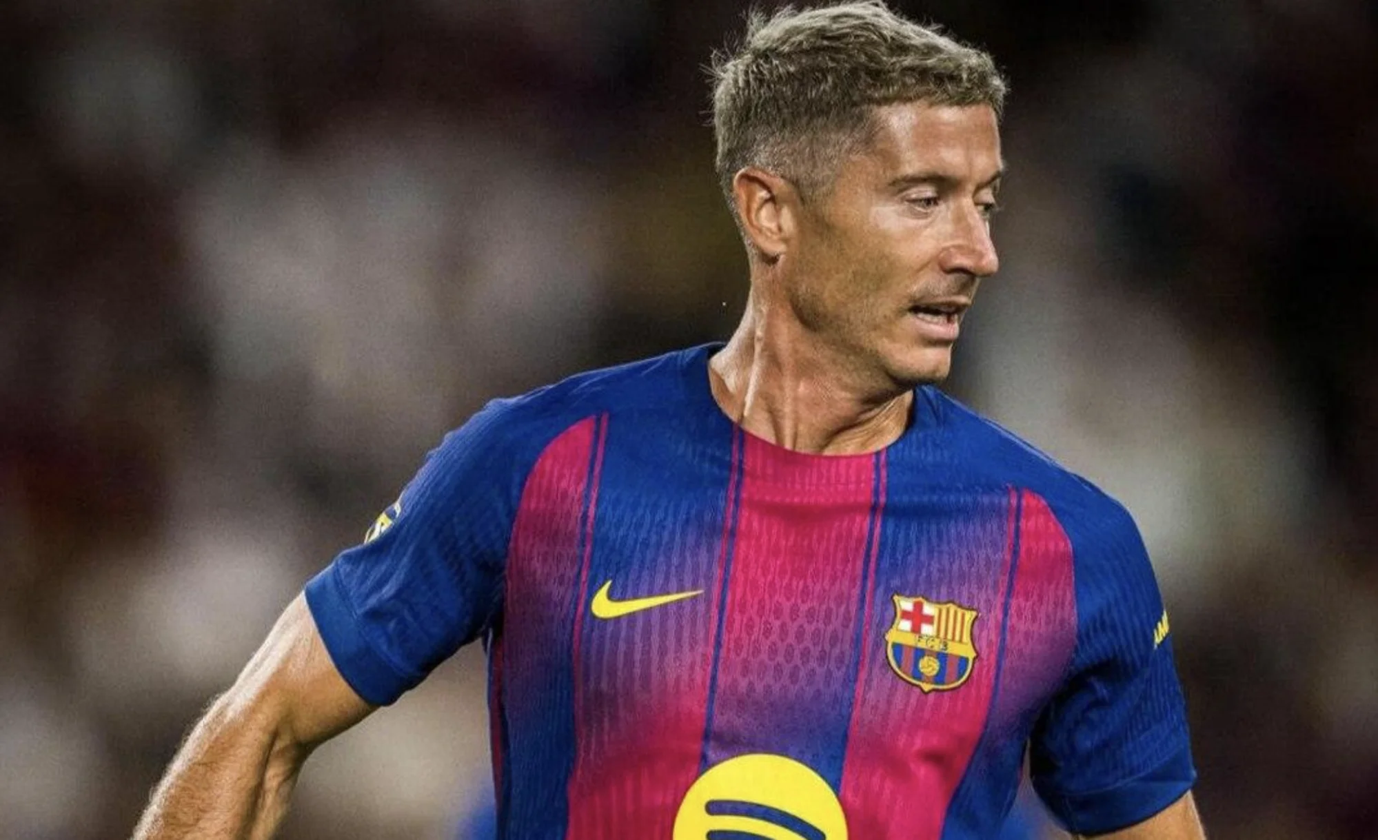 Robert Lewandowski Spotted Strolling in Plaça Catalunya