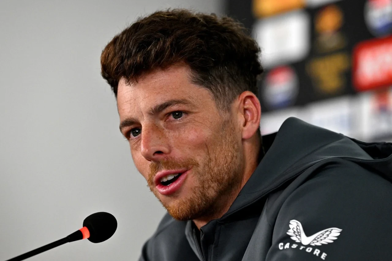 The current captain of New Zealand Mitchell Santner was born on 5 February 1992.